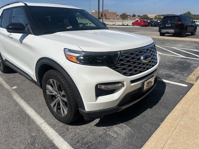 2020 Ford Explorer Platinum photo 2