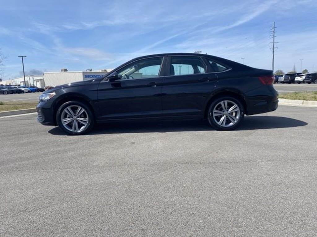 Used 2024 Volkswagen Jetta 1.5T SE Sedan