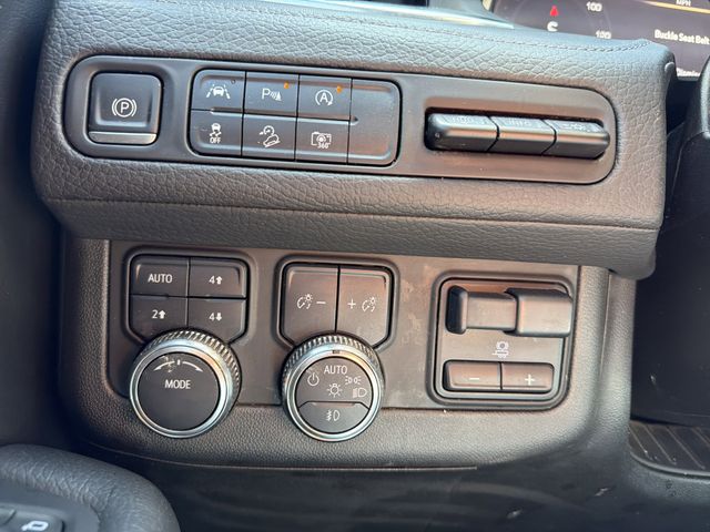 2024 GMC Yukon Denali - Photo 36