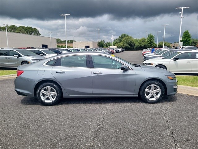 2023 Chevrolet Malibu 1LT photo 2