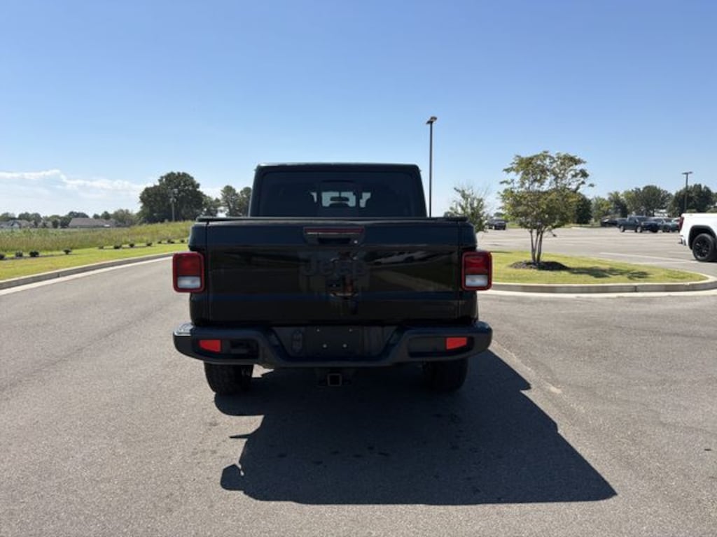 Used 2021 Jeep Gladiator Sport Truck