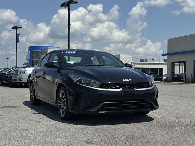 2024 Kia Forte LXS photo 3
