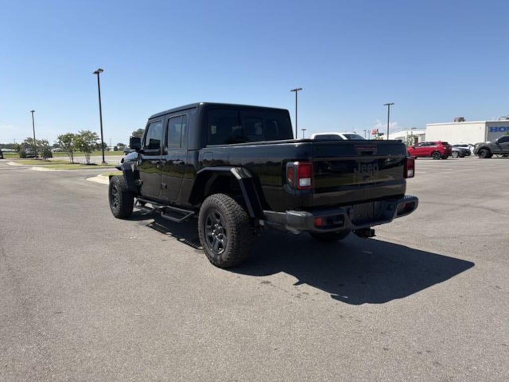 Used 2021 Jeep Gladiator Sport Truck