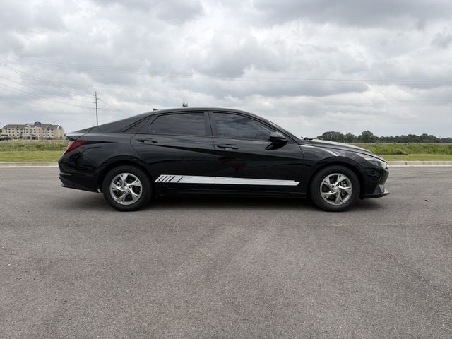 2021 Hyundai Elantra SE - Photo 7