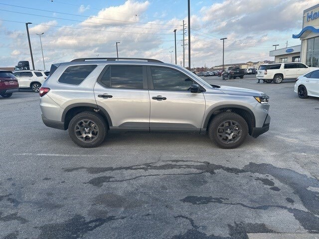2025 Honda Pilot TrailSport photo 2