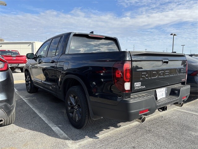 2024 Honda Ridgeline Sport photo 2