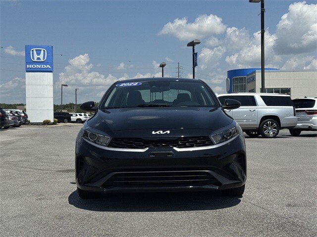 2024 Kia Forte LXS photo 2