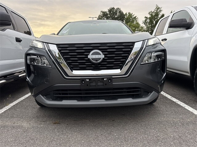 2023 Nissan Rogue SV photo 2
