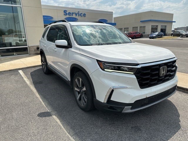2023 Honda Pilot Touring photo 2