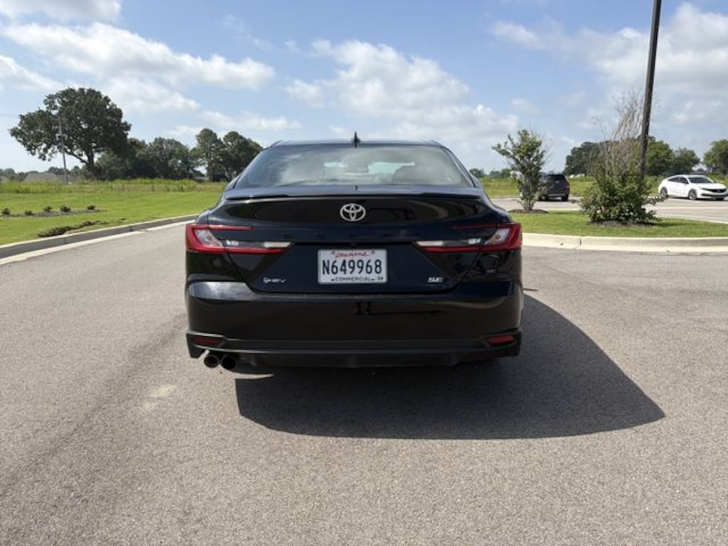 Used 2025 Toyota Camry SE Sedan