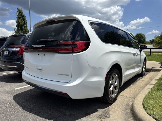 2024 Chrysler Pacifica Limited photo 4