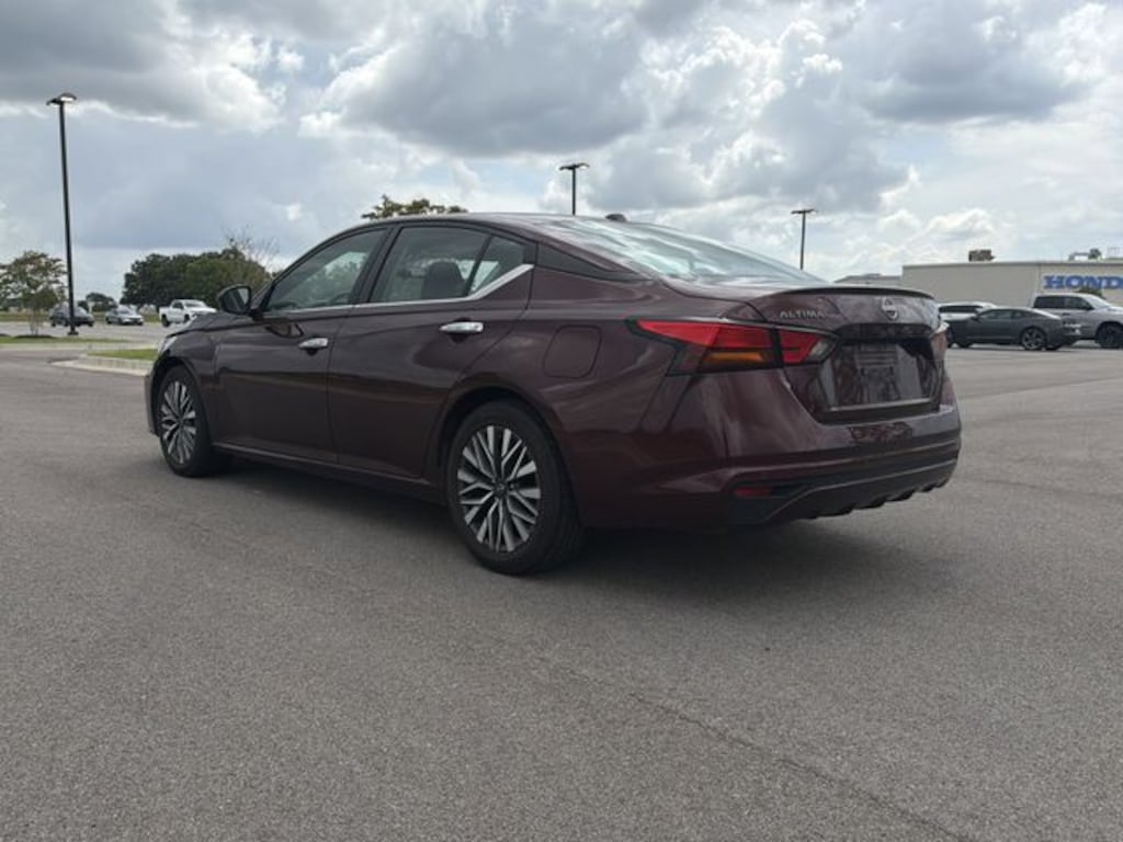 Used 2024 Nissan Altima 2.5 SV Sedan