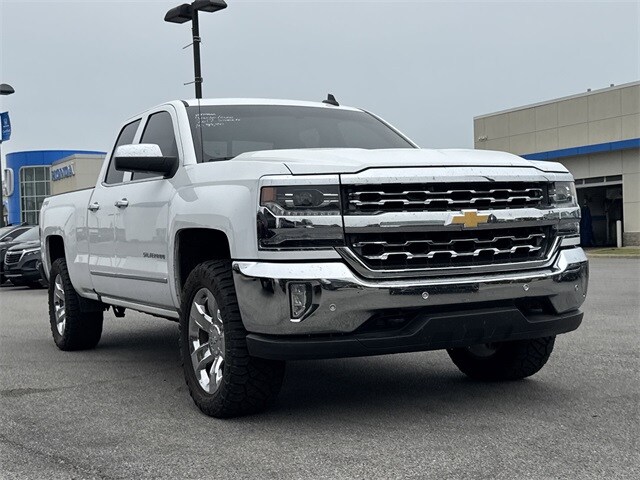 2017 Chevrolet Silverado 1500 LTZ photo 3
