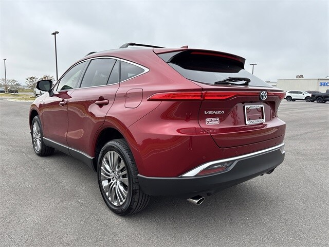 2021 Toyota Venza XLE photo 3