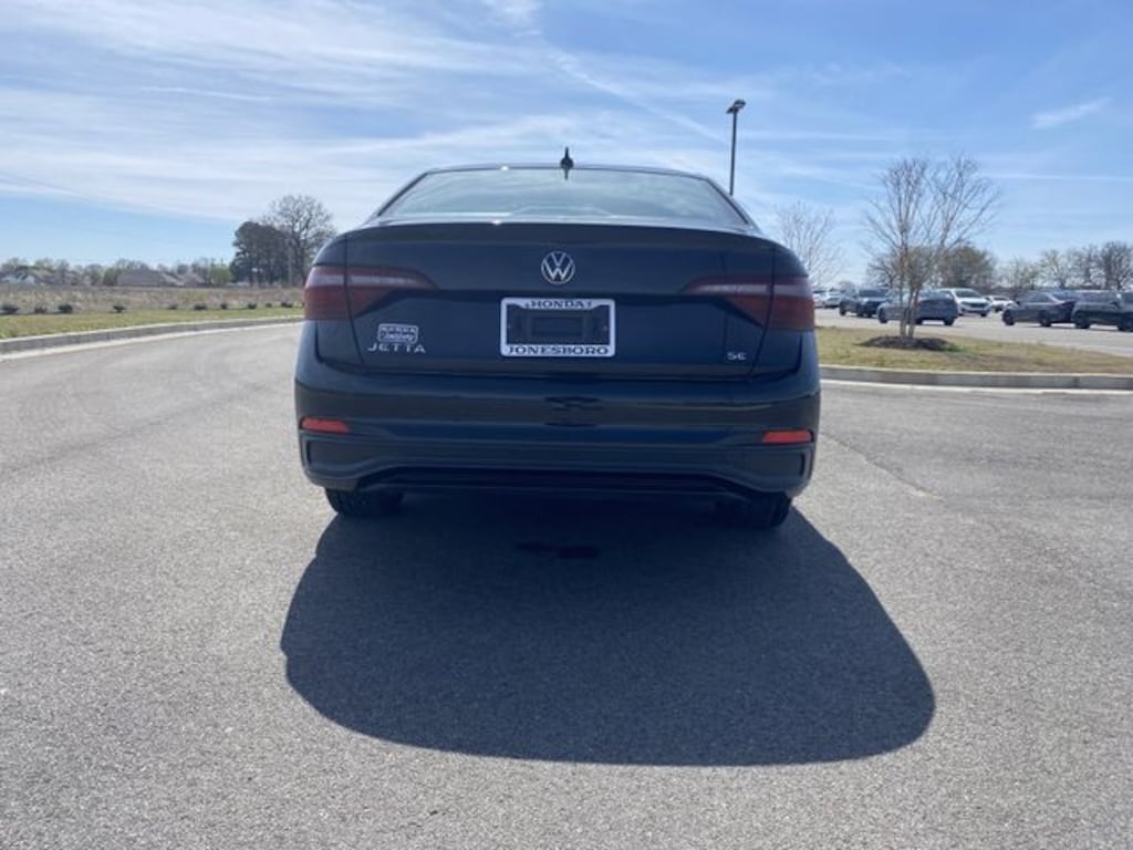 Used 2024 Volkswagen Jetta 1.5T SE Sedan
