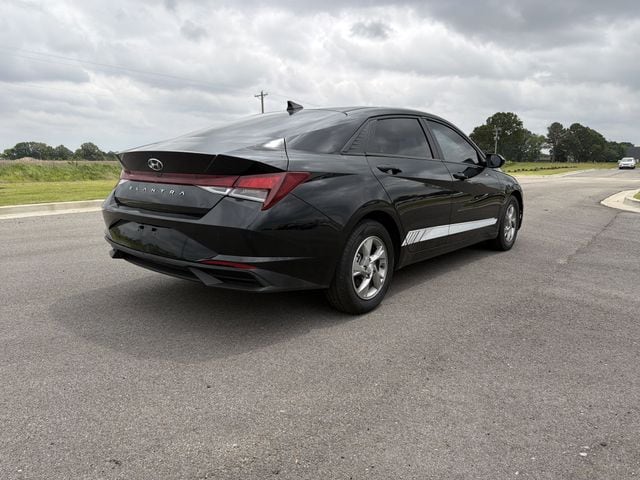 2021 Hyundai Elantra SE - Photo 6