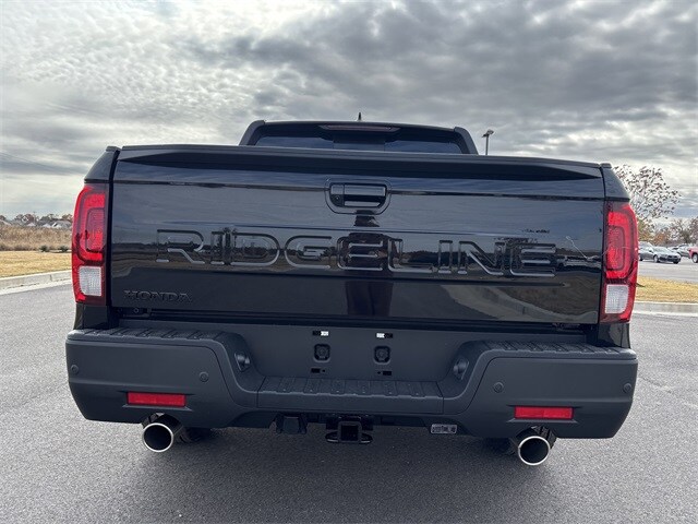 2026 Honda Ridgeline Black Edition photo 4