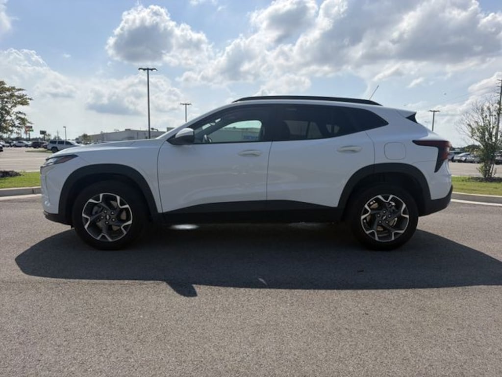 Used 2025 Chevrolet Trax LT SUV