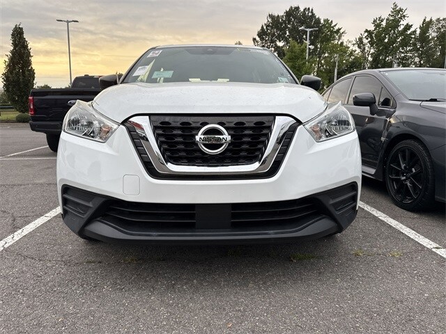 2020 Nissan Kicks S photo 2