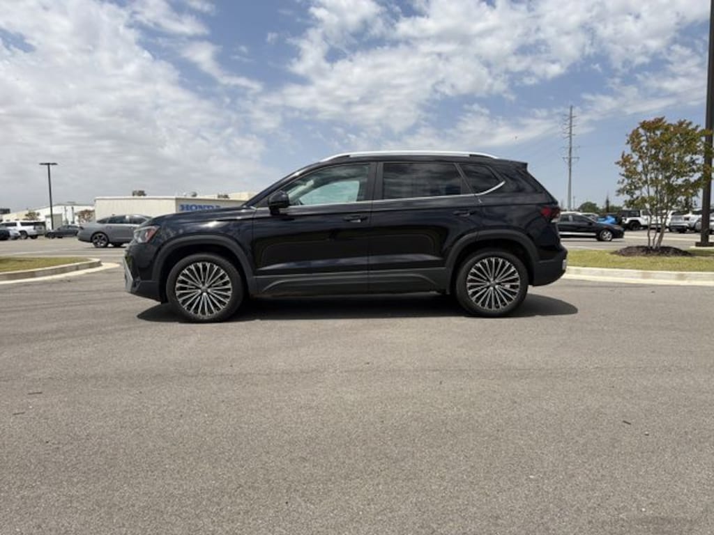 Used 2025 Volkswagen Taos 1.5T SE SUV