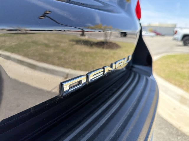 2024 GMC Yukon Denali - Photo 40