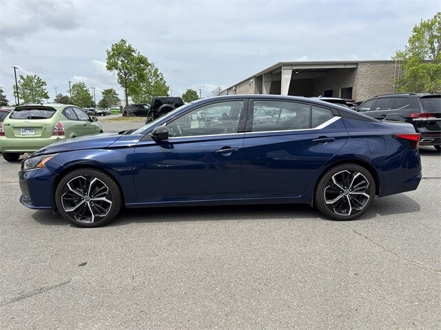 2023 Nissan Altima 2.5 SR photo 2