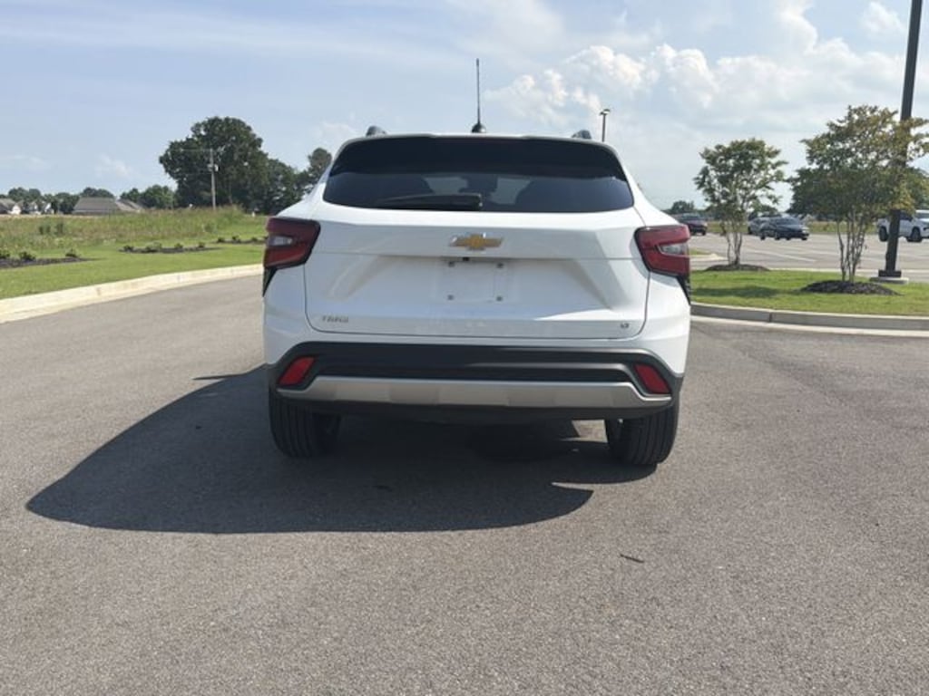 Used 2025 Chevrolet Trax LT SUV