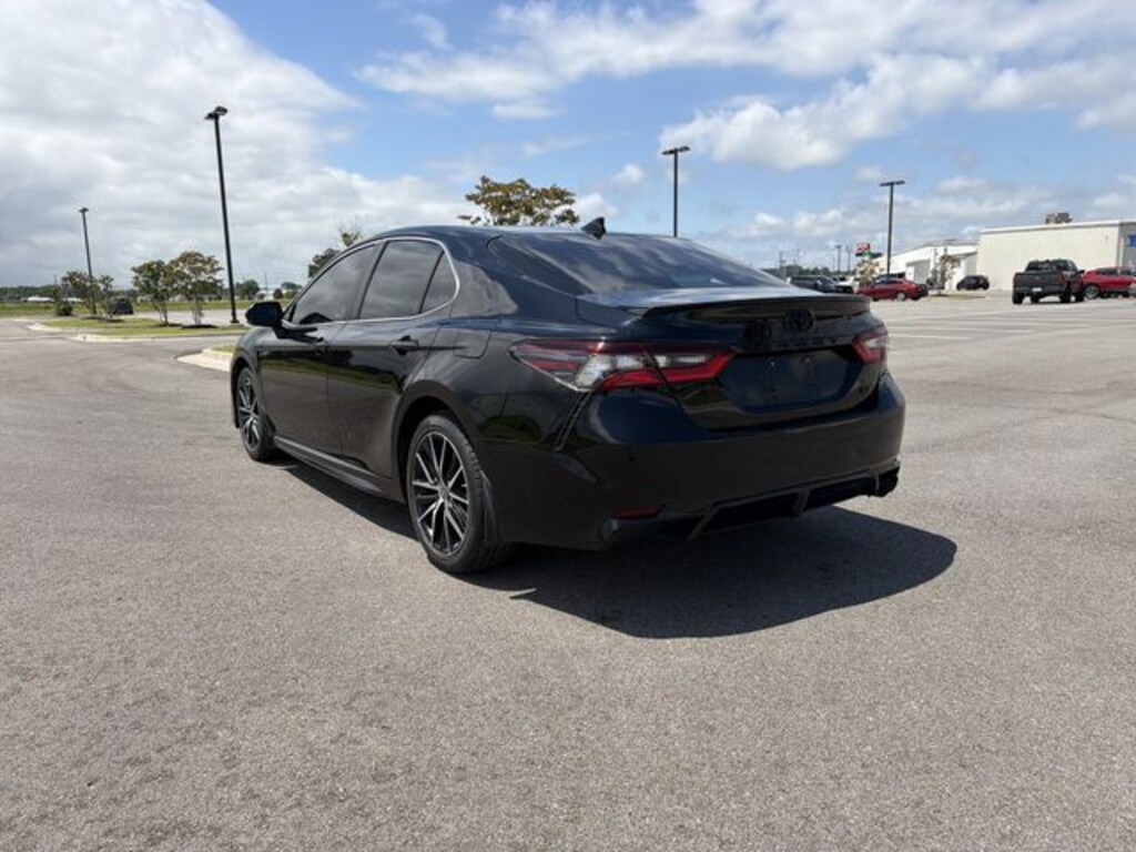 Used 2023 Toyota Camry SE Sedan