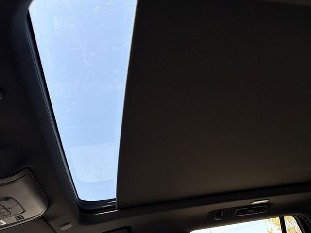 2024 GMC Yukon Denali - Photo 35