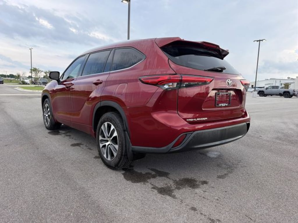 Used 2022 Toyota Highlander XLE SUV