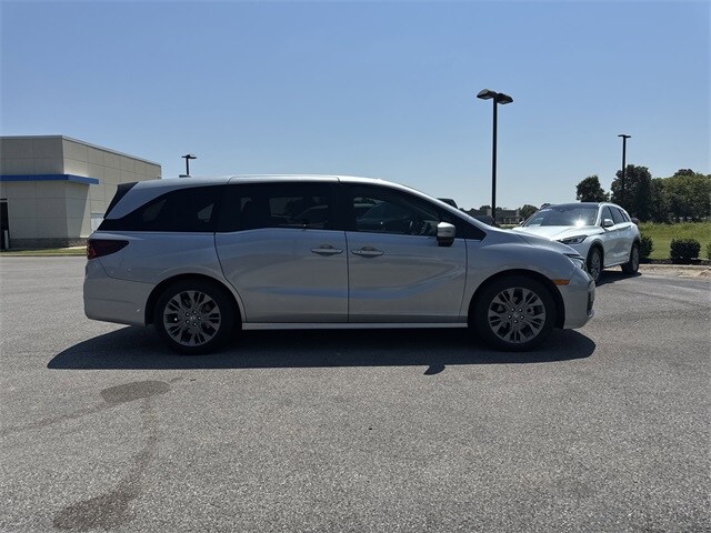 2025 Honda Odyssey Touring photo 4