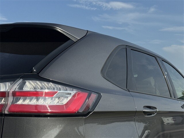 2022 Ford Edge SE photo 2