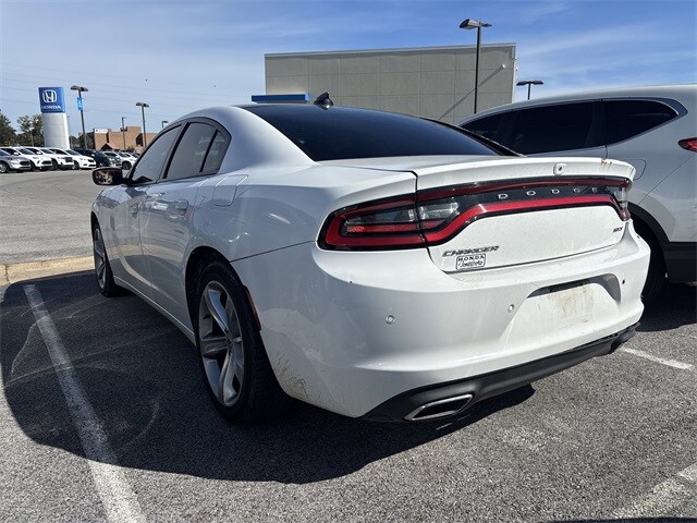 2018 Dodge Charger SXT Plus photo 2
