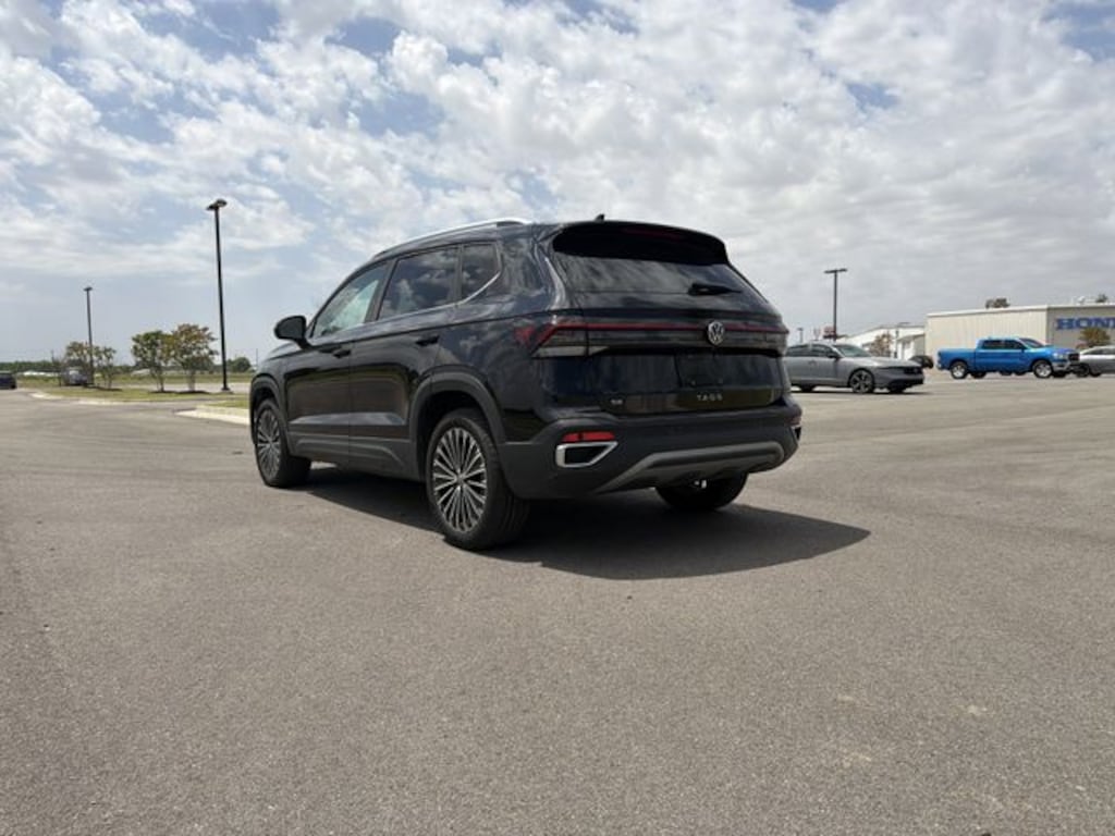 Used 2025 Volkswagen Taos 1.5T SE SUV