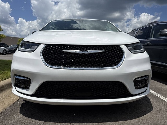 2024 Chrysler Pacifica Limited photo 2