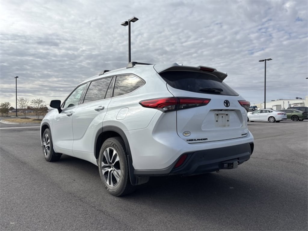 Used 2022 Toyota Highlander XLE SUV