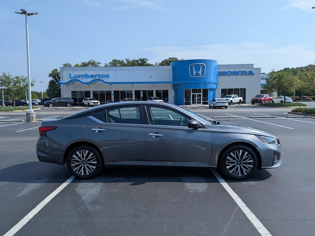 Used 2025 Nissan Altima SV Sedan