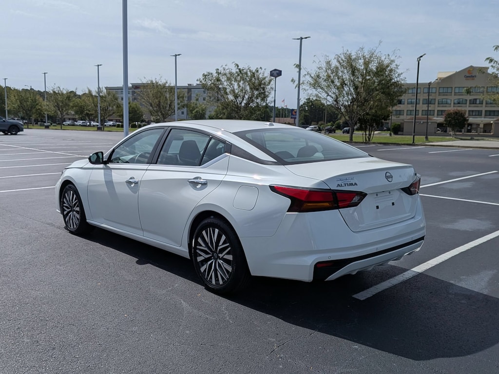 Used 2024 Nissan Altima 2.5 SV Sedan
