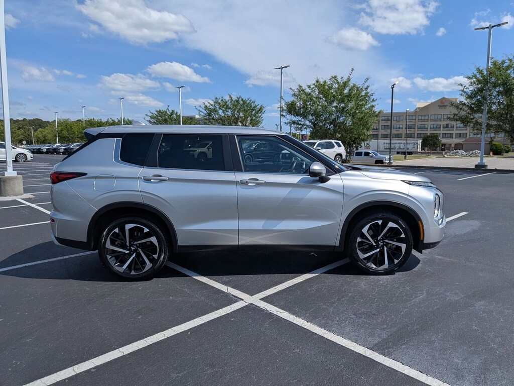 Used 2024 Mitsubishi Outlander SE Black Edition SUV
