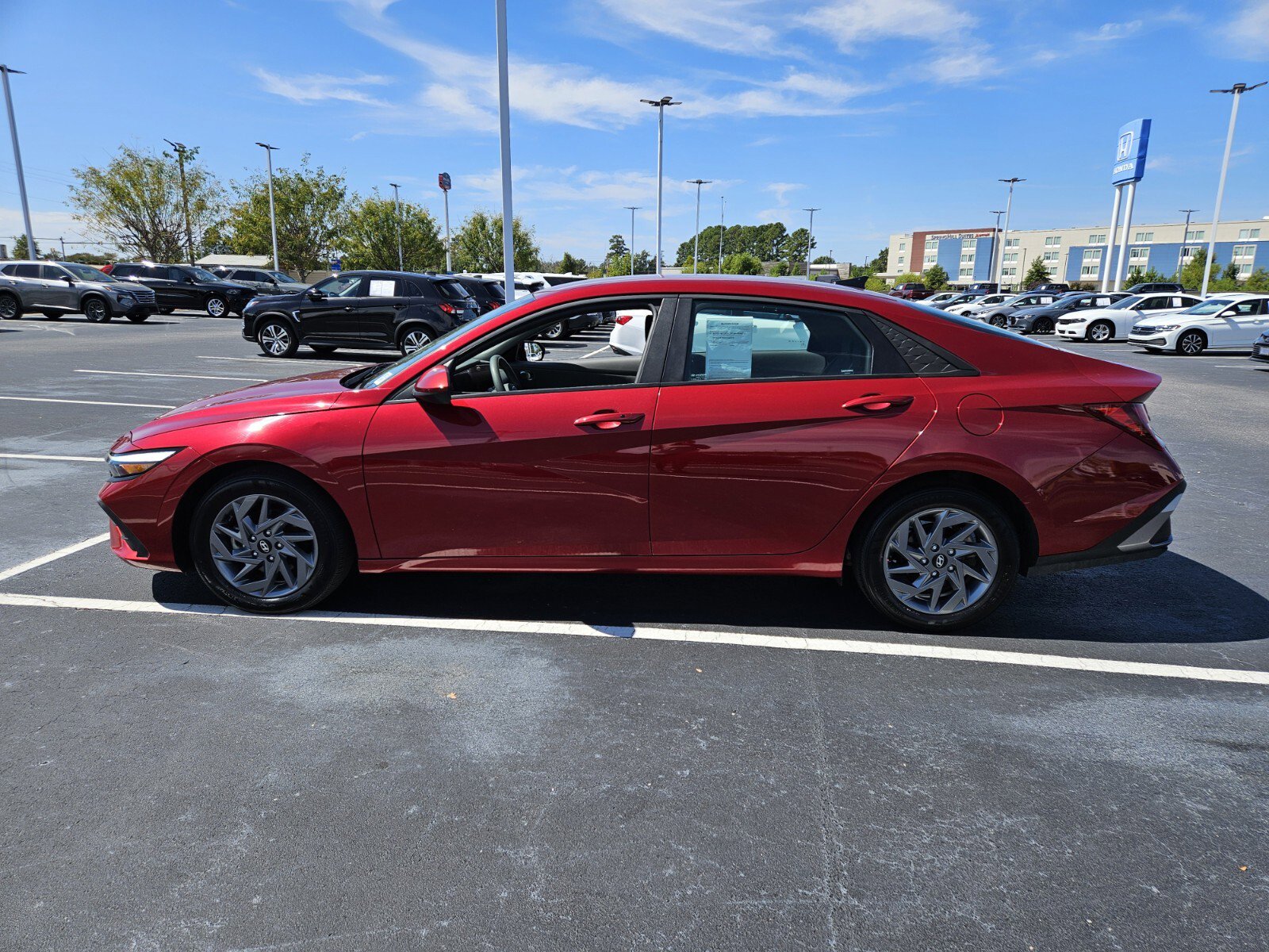 2024 Hyundai Elantra SEL photo 4
