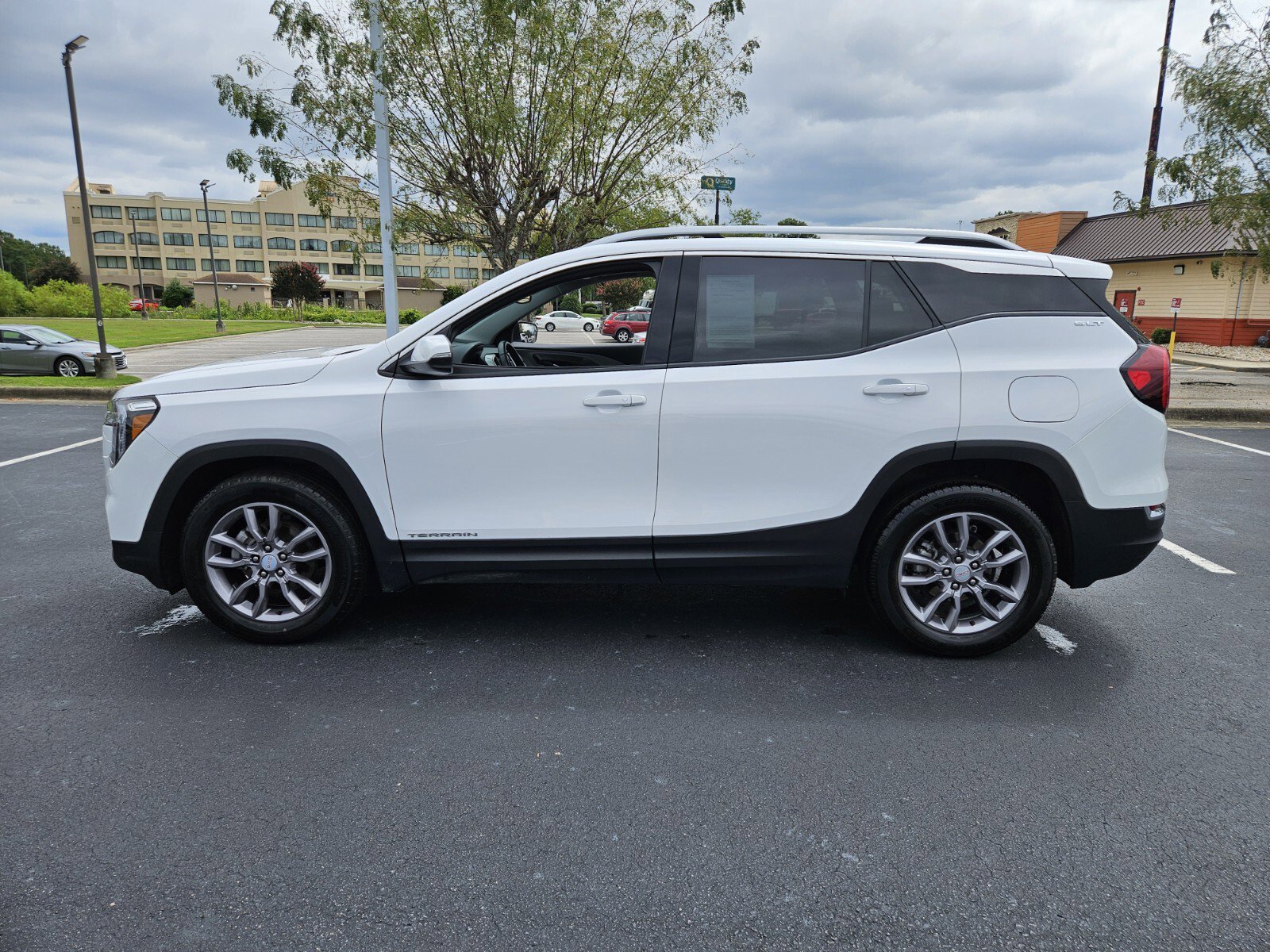 2024 Gmc Terrain SLT photo 3