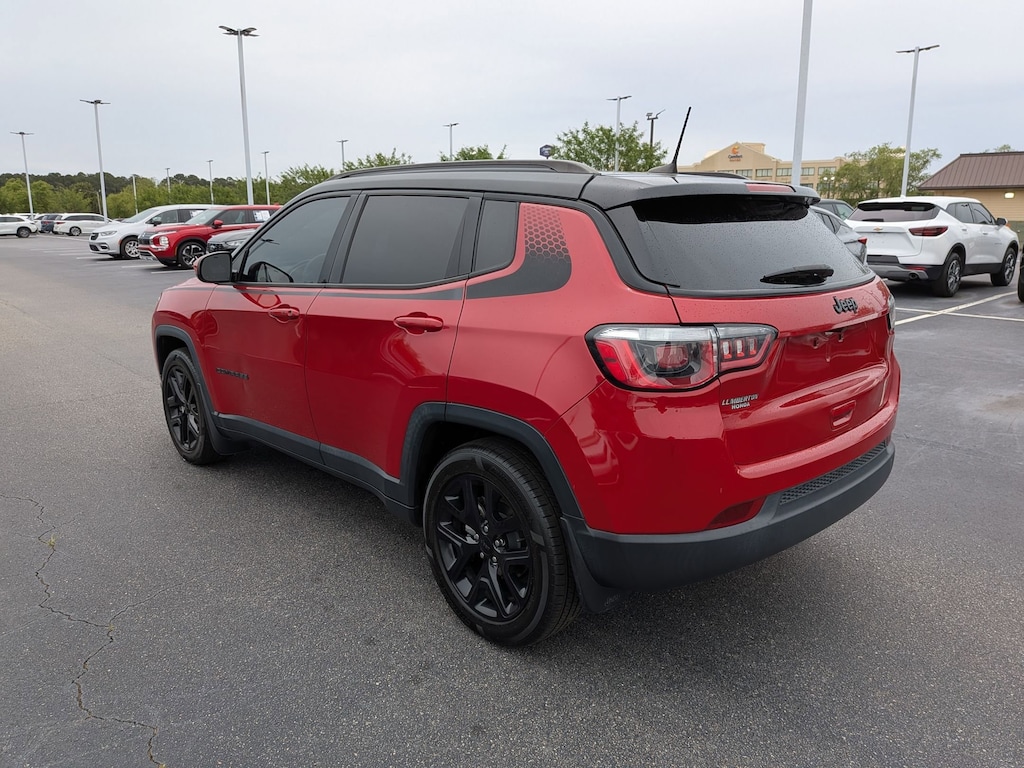 Used 2018 Jeep Compass Latitude FWD SUV