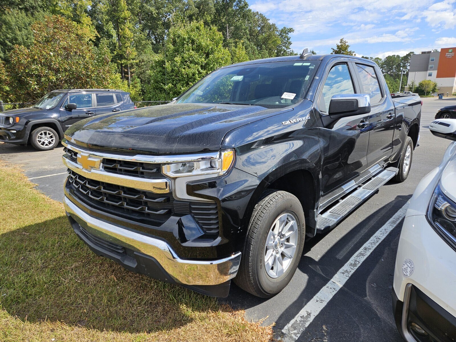 2024 Chevrolet Silverado 1500 LT photo 3