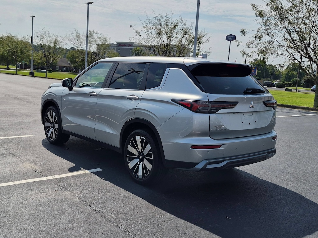 Used 2025 Mitsubishi Outlander Trail Edition SUV
