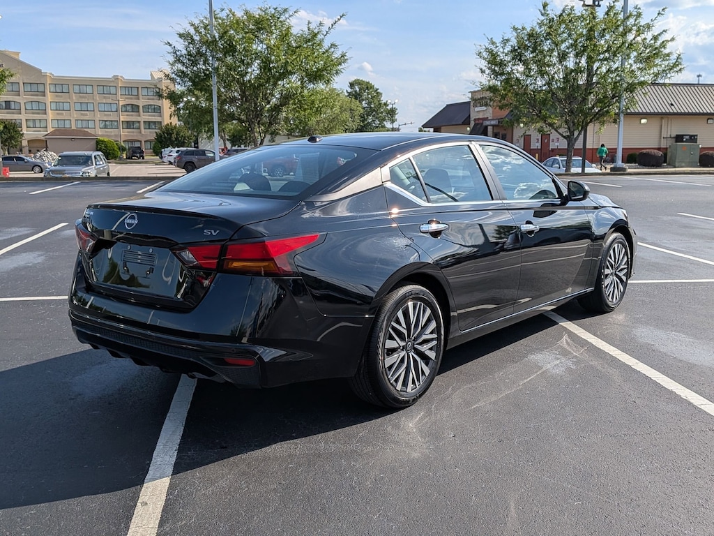 Used 2024 Nissan Altima 2.5 SV Sedan