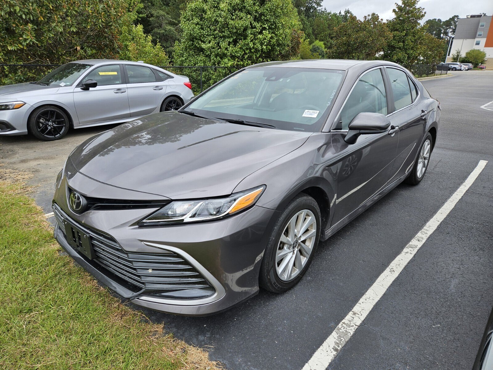 2023 Toyota Camry LE photo 3