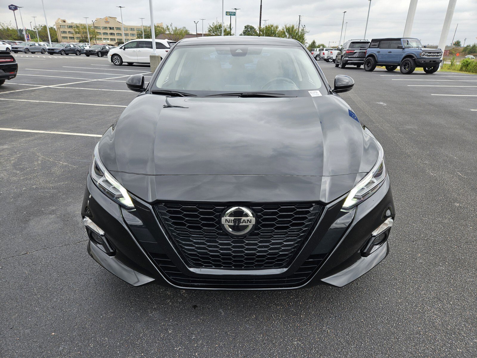 2022 Nissan Altima 2.5 SR photo 2