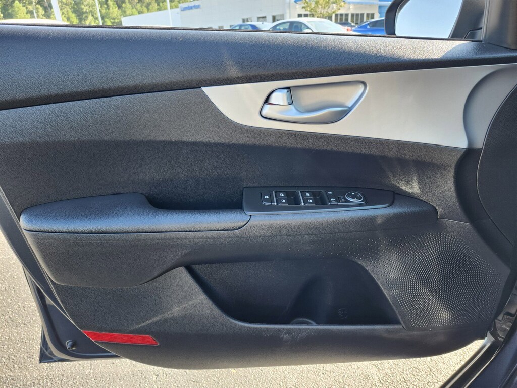2023 Kia Forte LXS photo 24