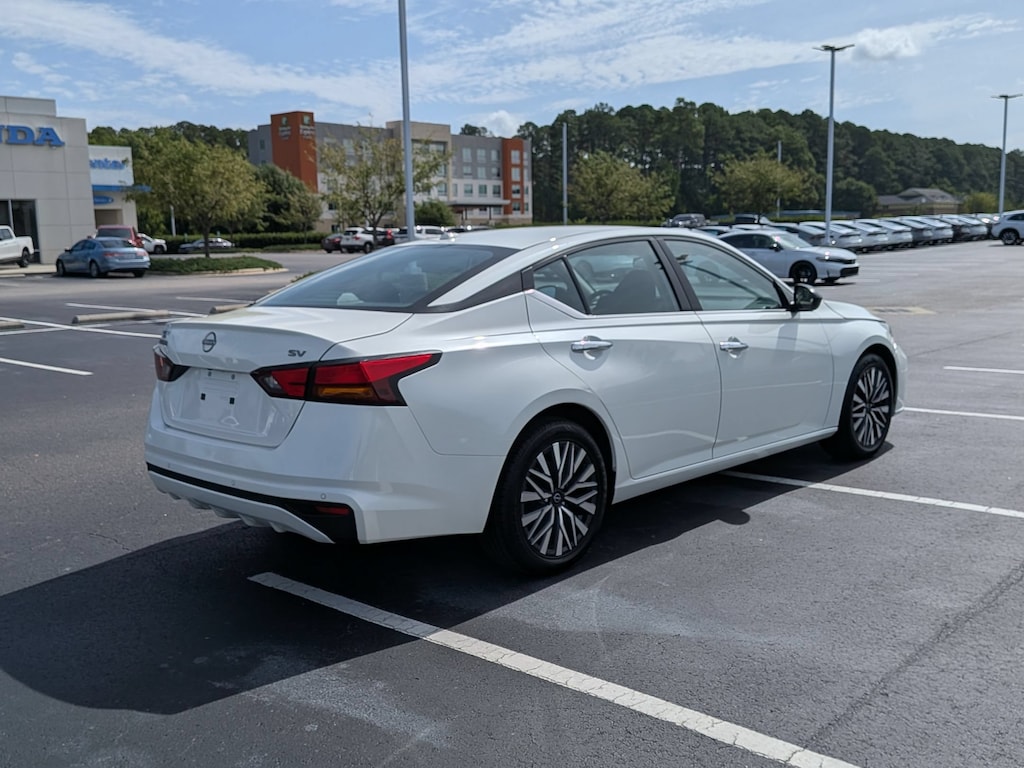 Used 2024 Nissan Altima 2.5 SV Sedan