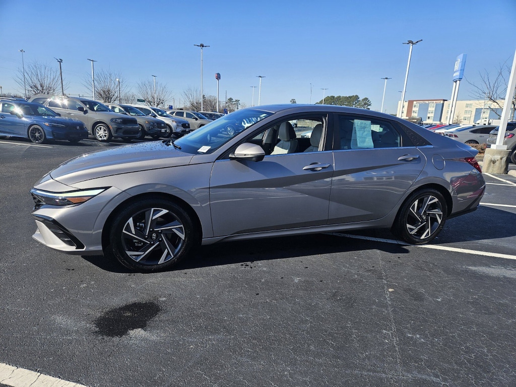 Used 2024 Hyundai Elantra Limited Sedan
